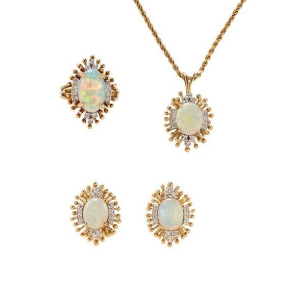 Vintage Cabochon Opal & Diamond Halo Statement Ring 14K Gold - Picture 3 of 3